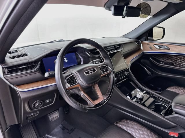 Used 2023 Jeep Grand Cherokee Summit w/ Adv Protech Group IV AWD/4WD image 9