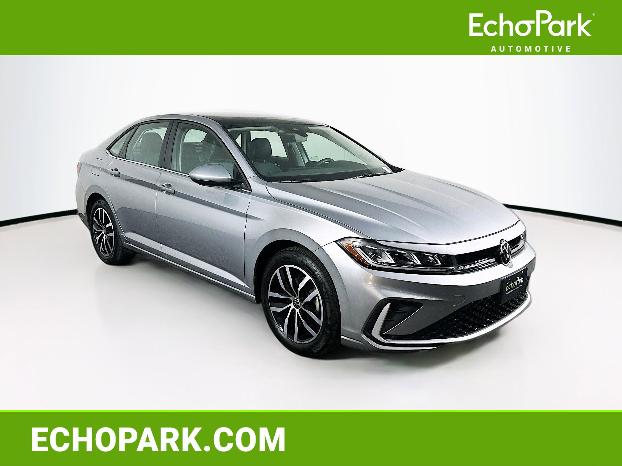 Used 2025 Volkswagen Jetta SE image 1