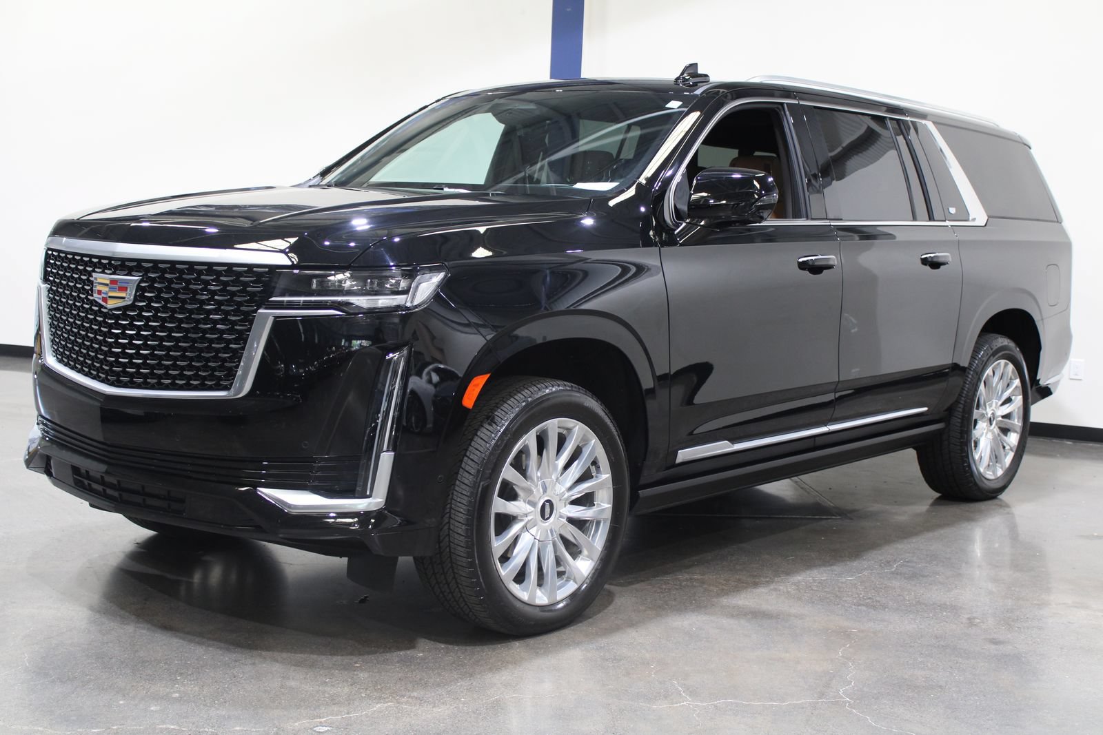 Used 2023 Cadillac Escalade ESV Premium Luxury w/ Performance Package AWD/4WD image 7