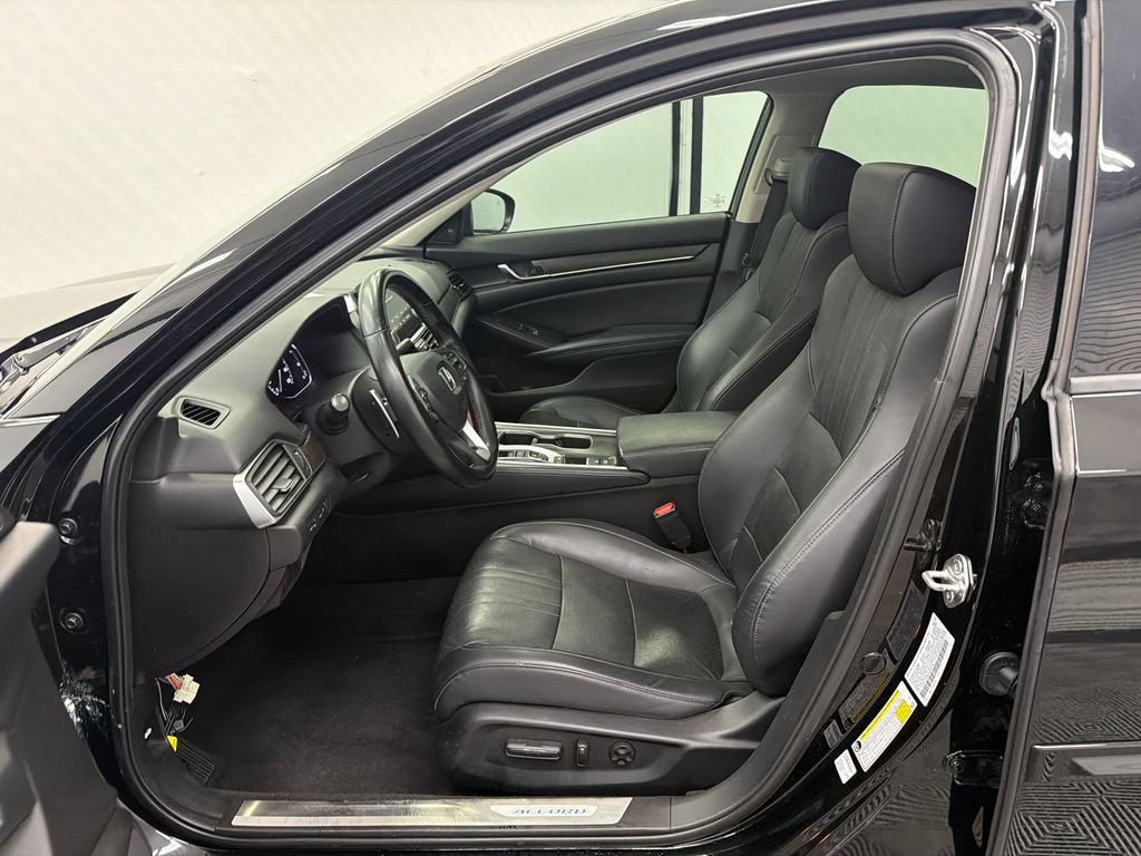 Used 2018 Honda Accord Touring image 9