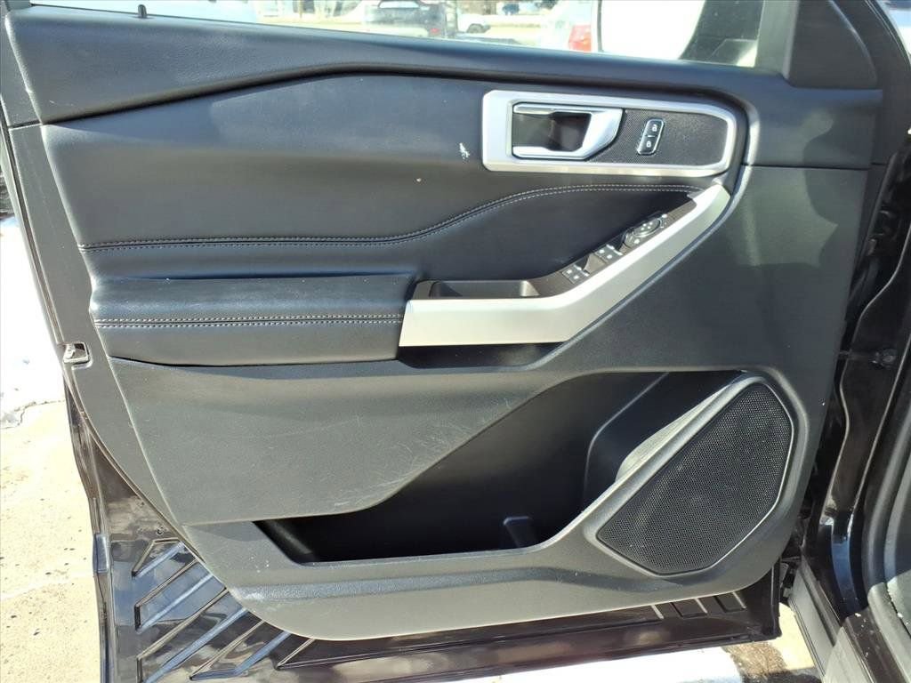 Used 2022 Ford Explorer XLT w/ Equipment Group 202A image 10
