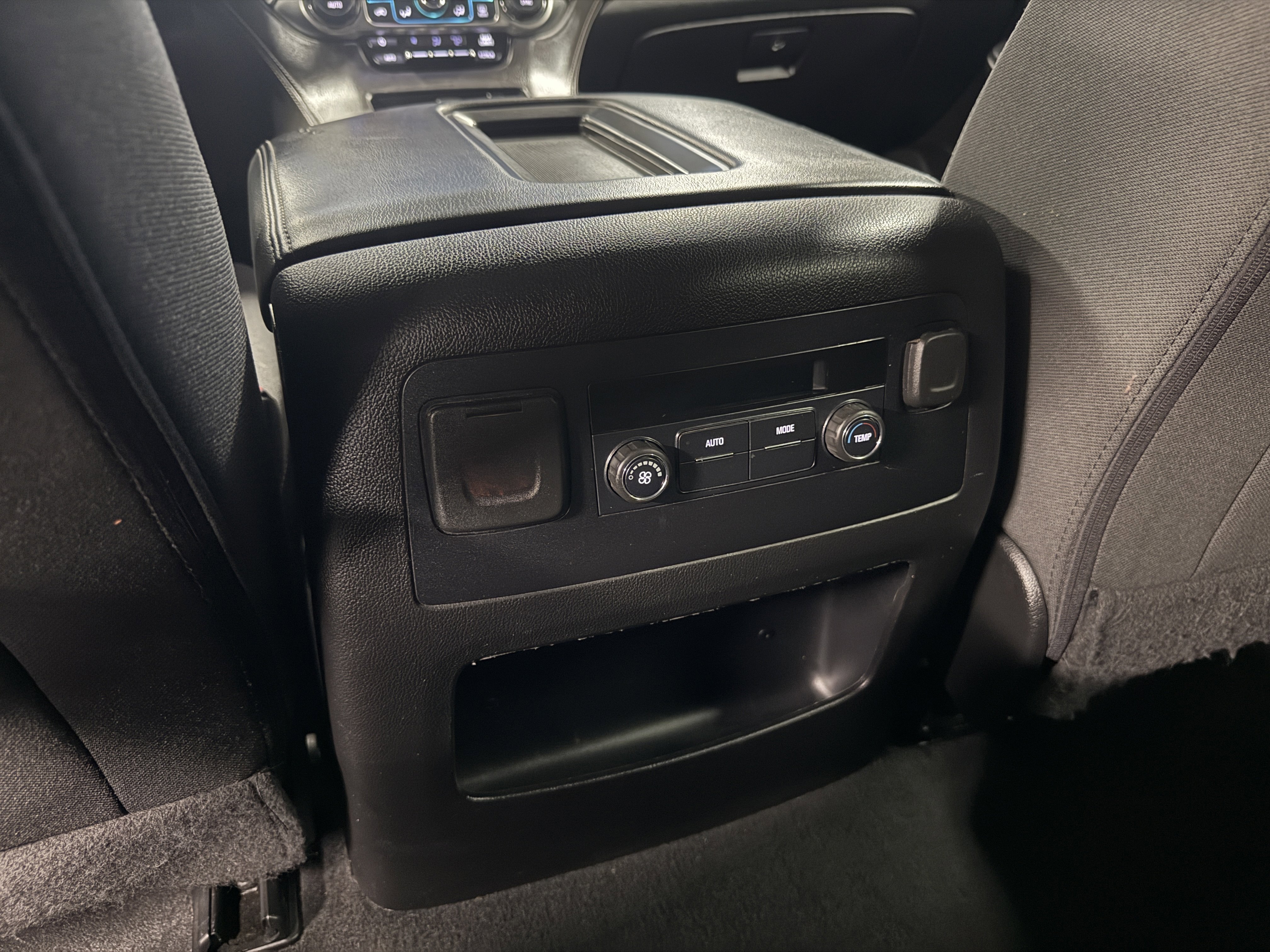Used 2020 Chevrolet Suburban LS image 33