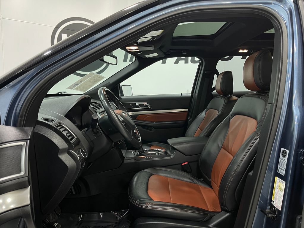Used 2019 Ford Explorer XLT w/ Equipment Group 202A image 13