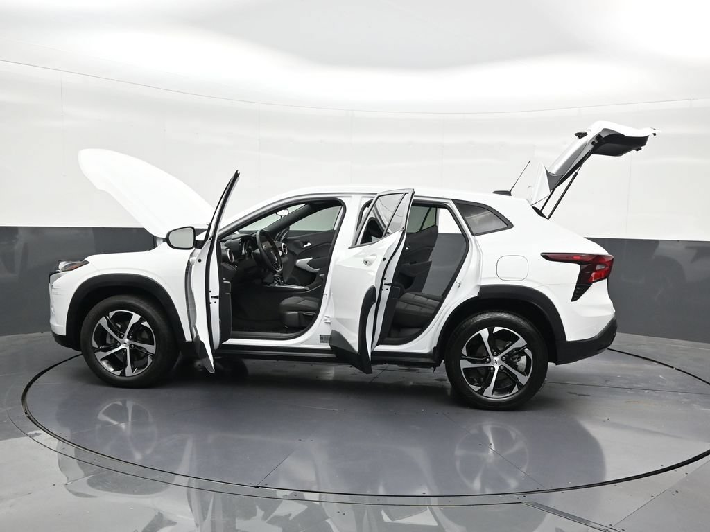 Used 2026 Chevrolet Trax RS FWD image 33