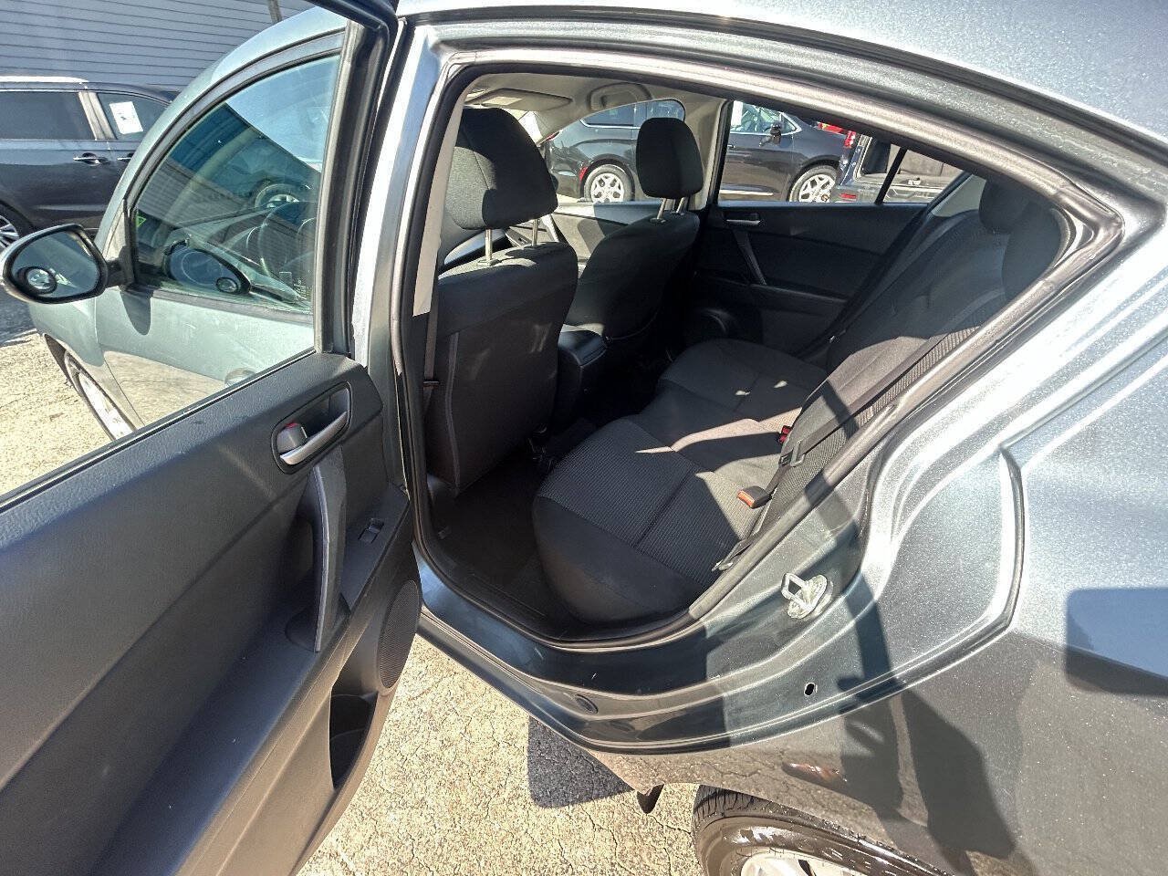 Used 2012 MAZDA MAZDA3 i Touring FWD image 7