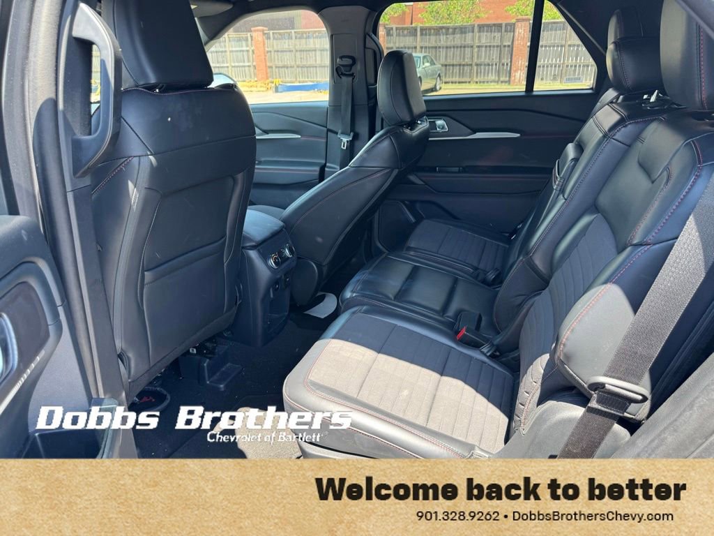 Used 2025 Ford Explorer ST-Line w/ ST-Line Street Pack AWD/4WD image 15