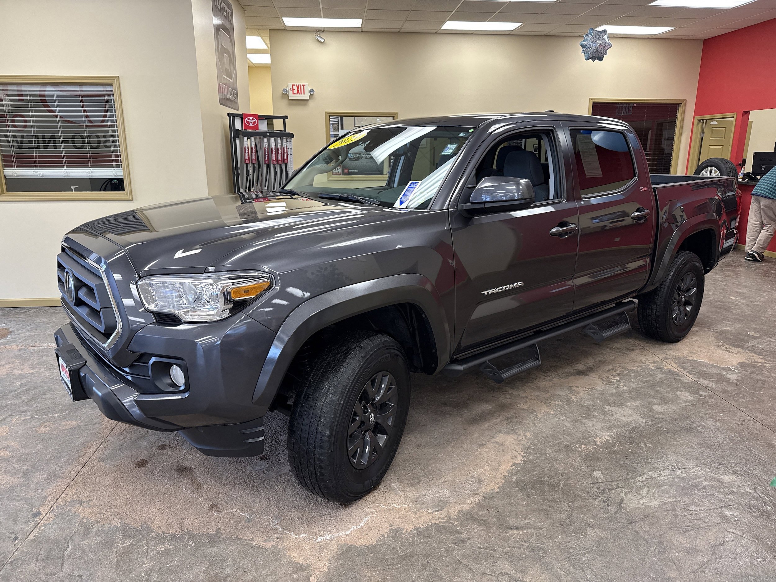 Used 2023 Toyota Tacoma SR5 AWD/4WD image 3