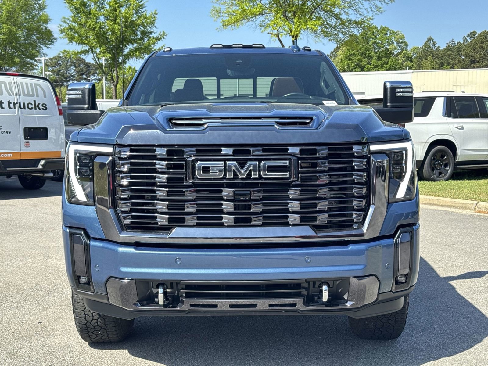 Used 2024 GMC Sierra 2500 Denali Ultimate AWD/4WD image 3