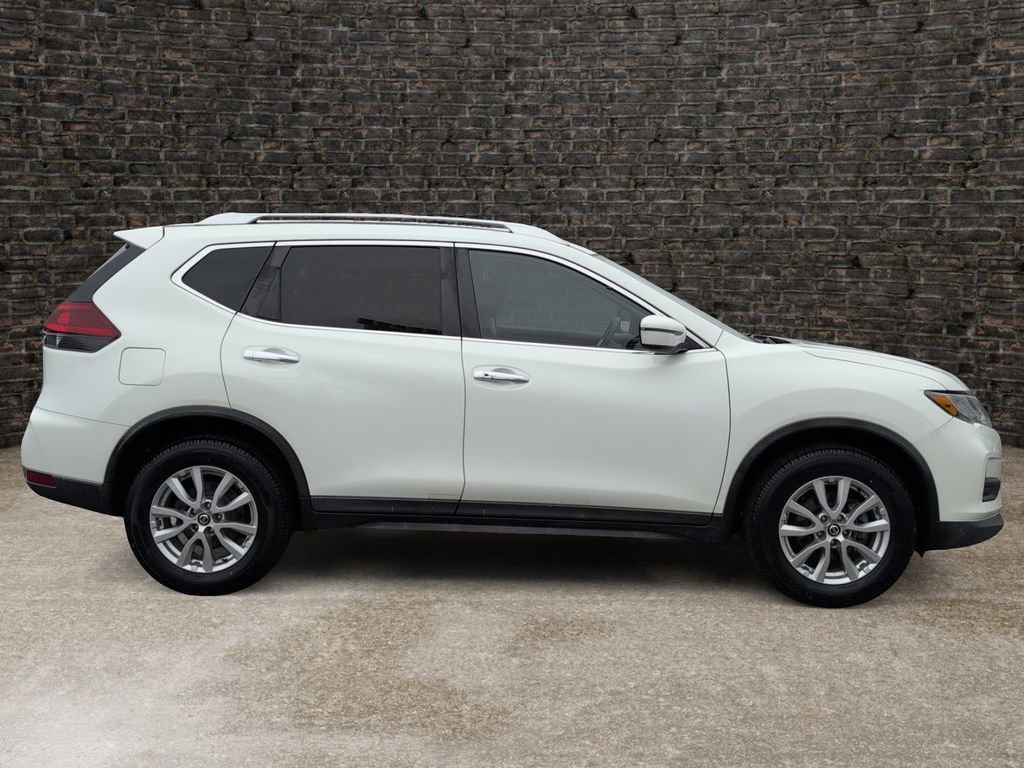 Used 2018 Nissan Rogue SV image 3