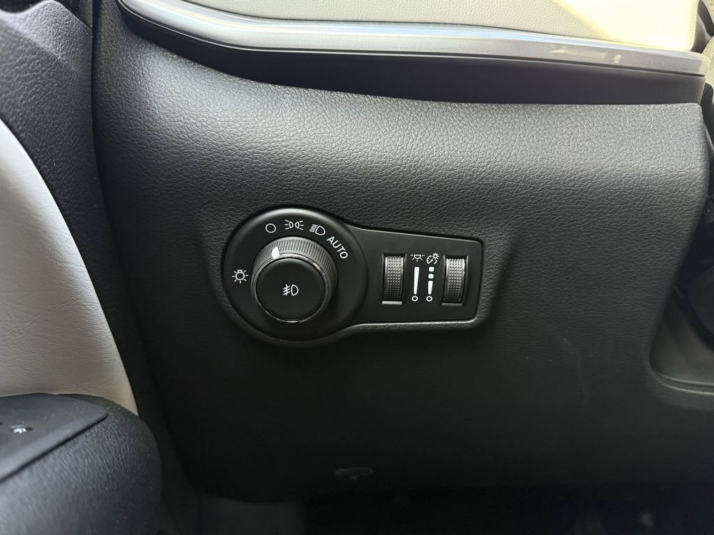 New 2026 Jeep Compass Limited image 14