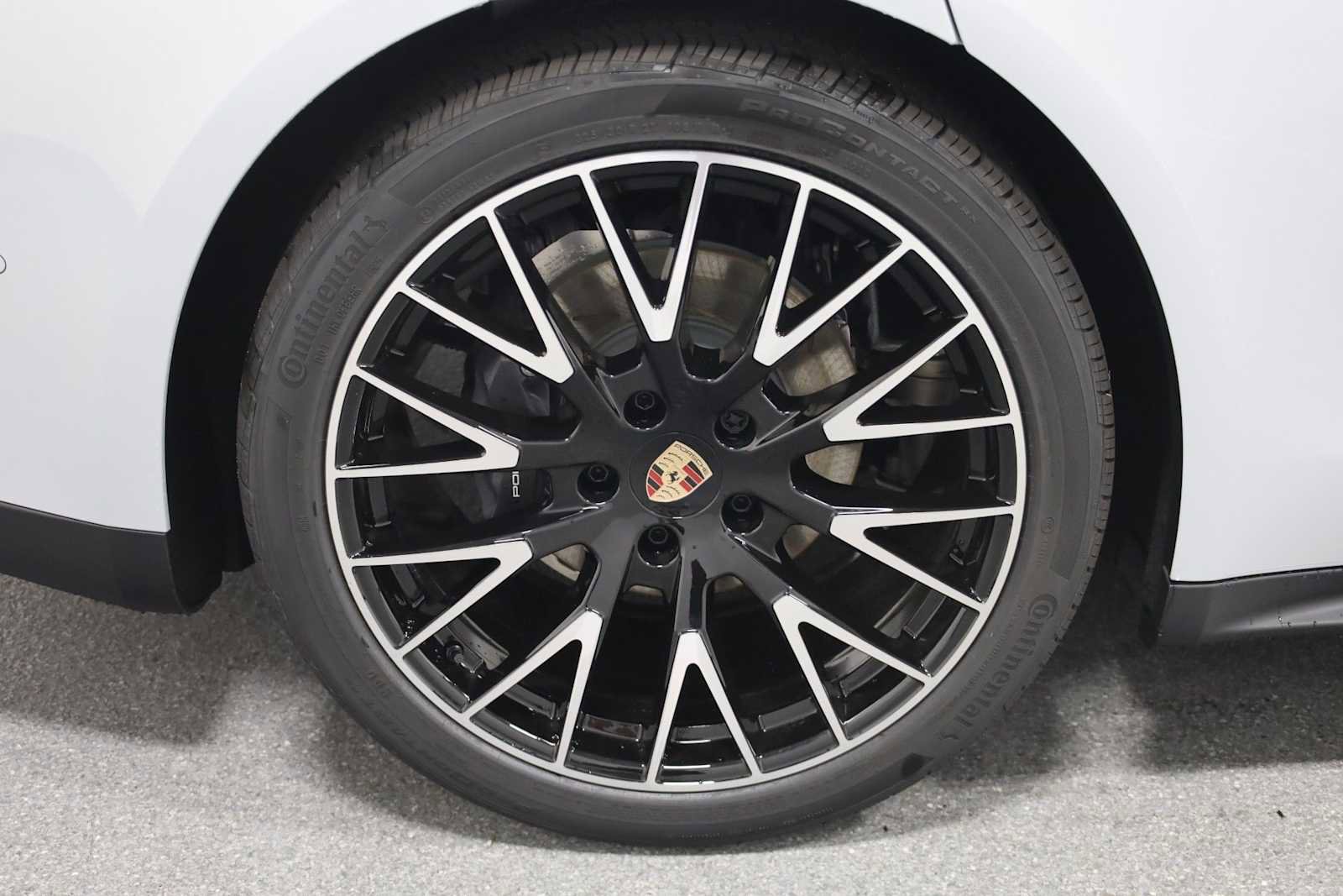New 2025 Porsche Panamera 4 image 36