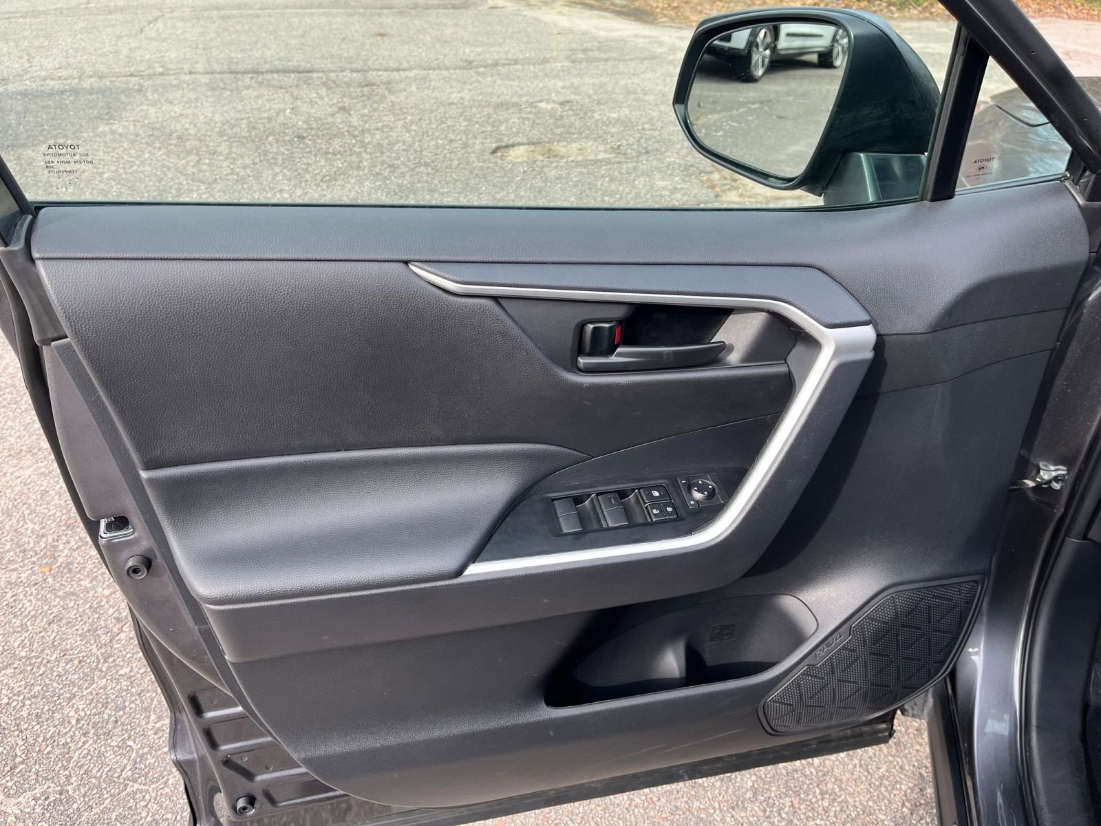 Used 2025 Toyota RAV4 LE image 18