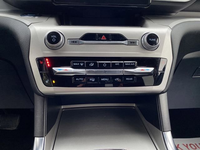 Used 2022 Ford Explorer XLT w/ Equipment Group 202A image 21