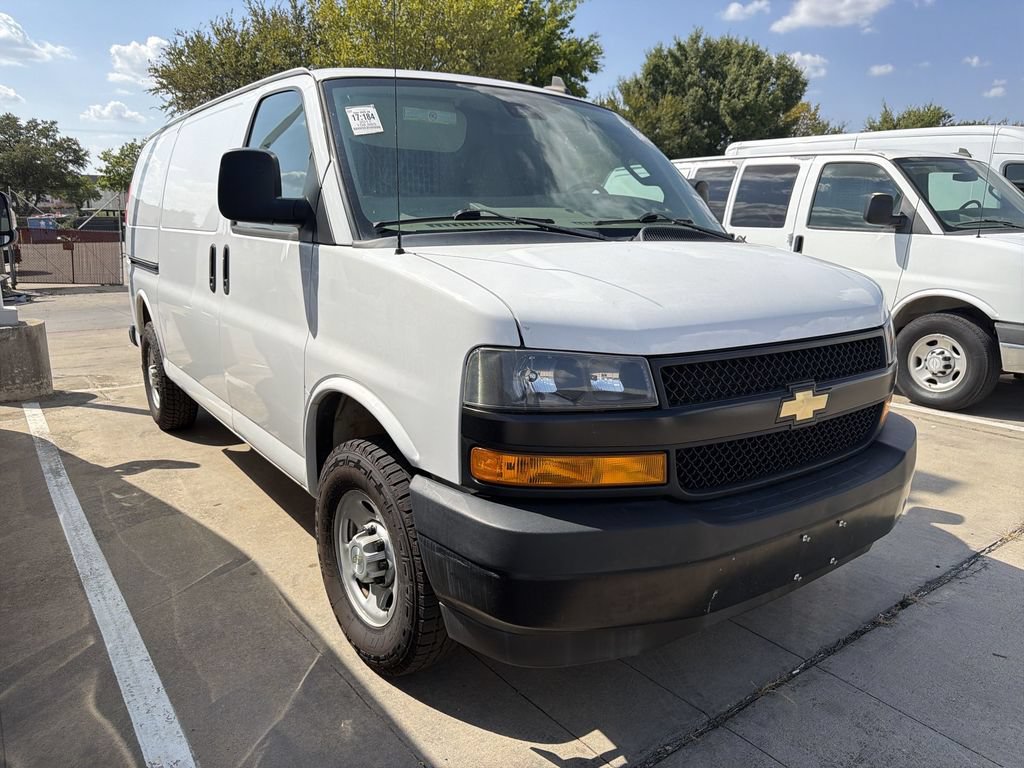 Used 2021 Chevrolet Express 3500 w/ Driver Convenience Package RWD image 2