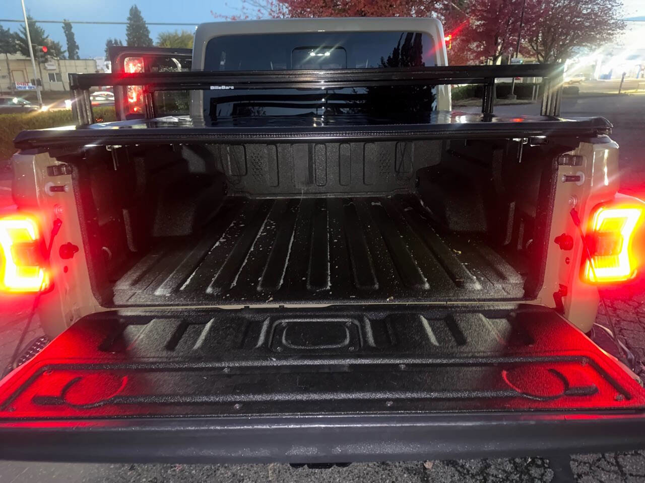 Used 2020 Jeep Gladiator Overland w/ Cold Weather Group AWD/4WD image 28