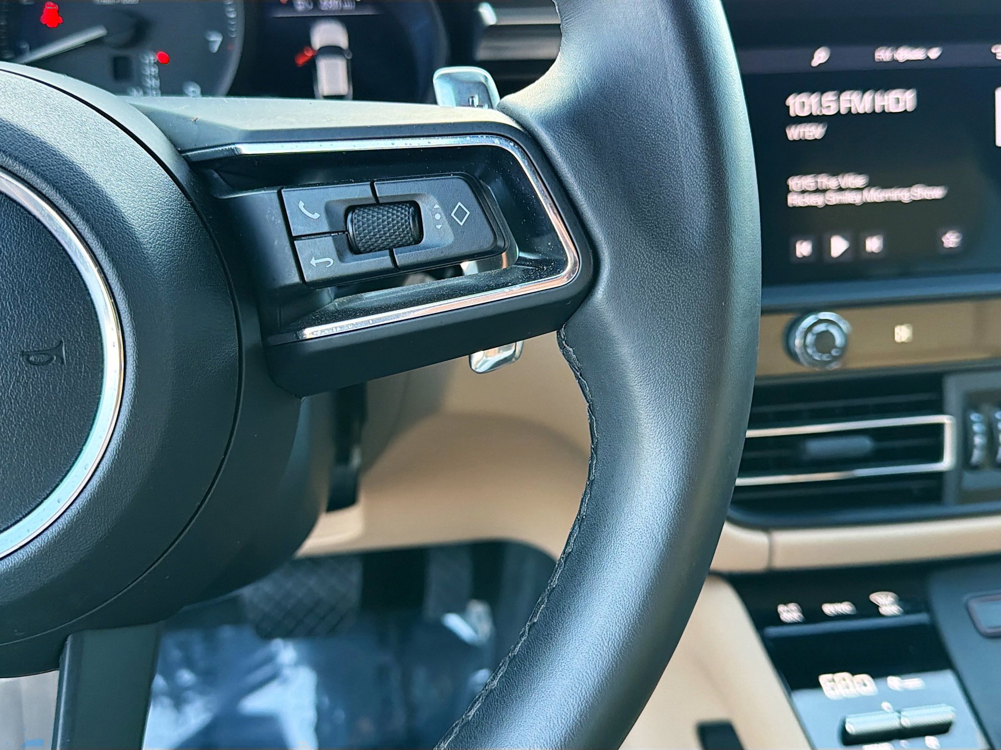 Used 2022 Porsche Macan image 39