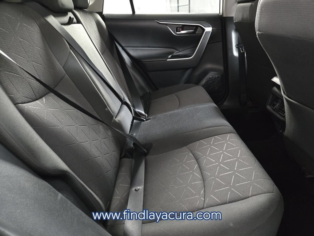 Used 2019 Toyota RAV4 XLE w/ Convenience Package FWD image 17