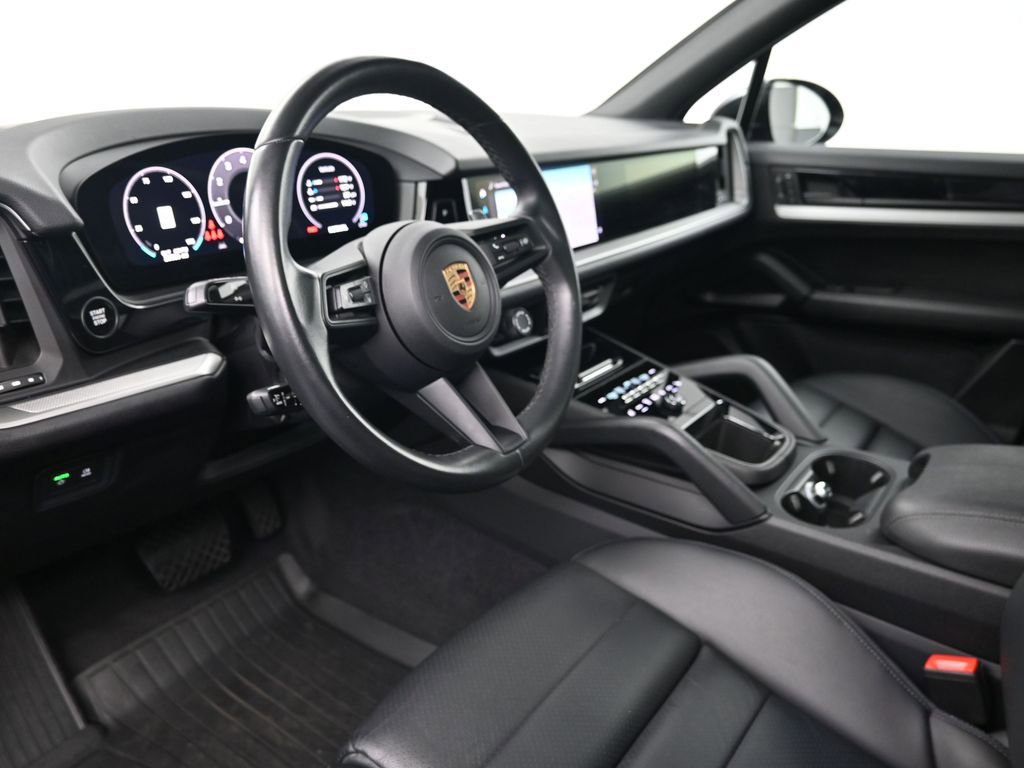 Certified 2024 Porsche Cayenne image 4