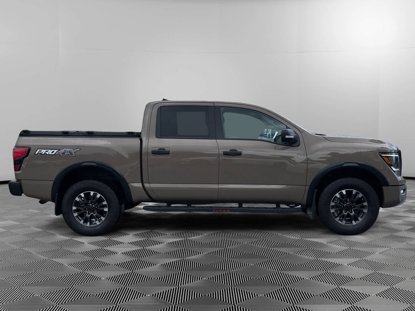 Used 2024 Nissan Titan PRO-4X w/ Pro-4x Convenience Package AWD/4WD image 6