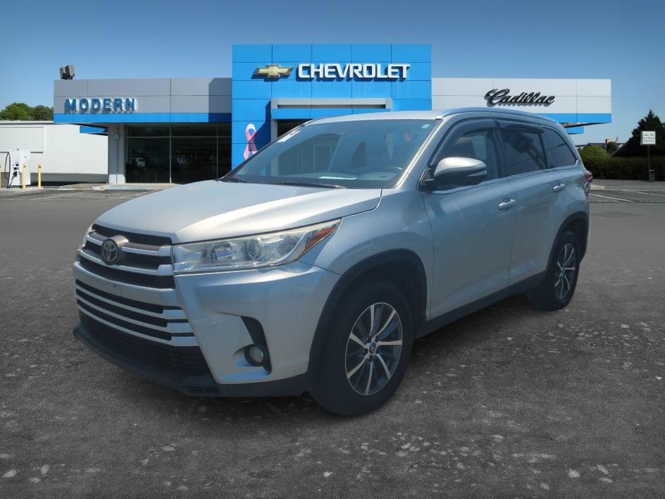 Used 2019 Toyota Highlander XLE FWD image 1