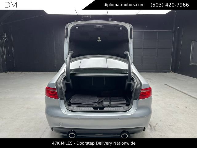 Used 2018 Jaguar XF S RWD image 44