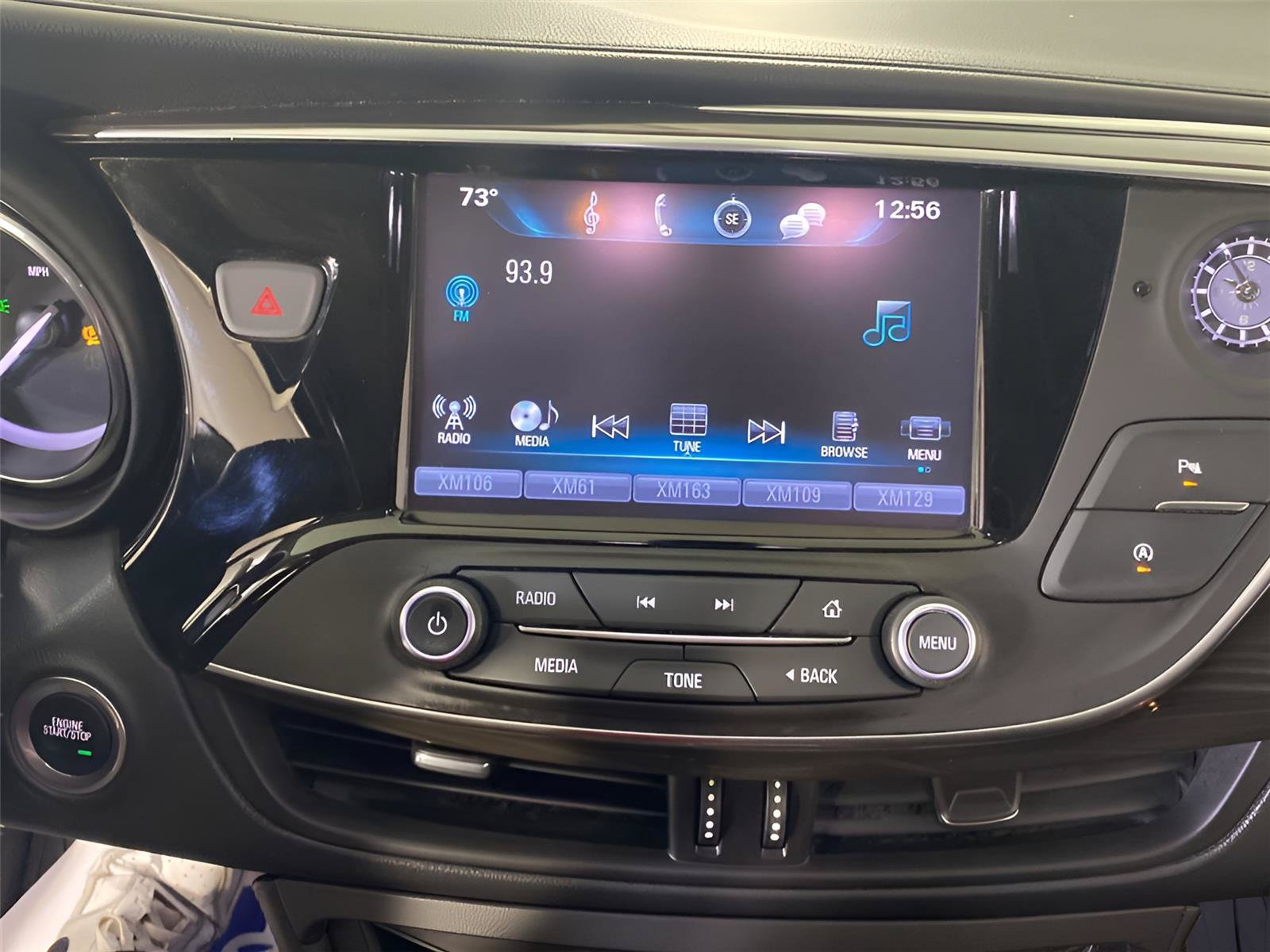 Certified 2019 Buick Envision Essence AWD/4WD image 3