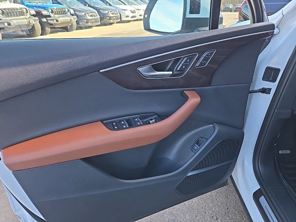 Used 2022 Audi Q7 2.0T Premium Plus w/ Premium Plus Package image 30