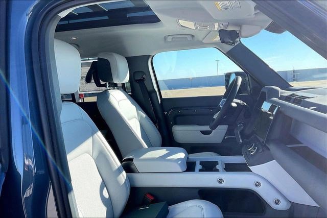 New 2026 Land Rover Defender 110 X-Dynamic SE image 12