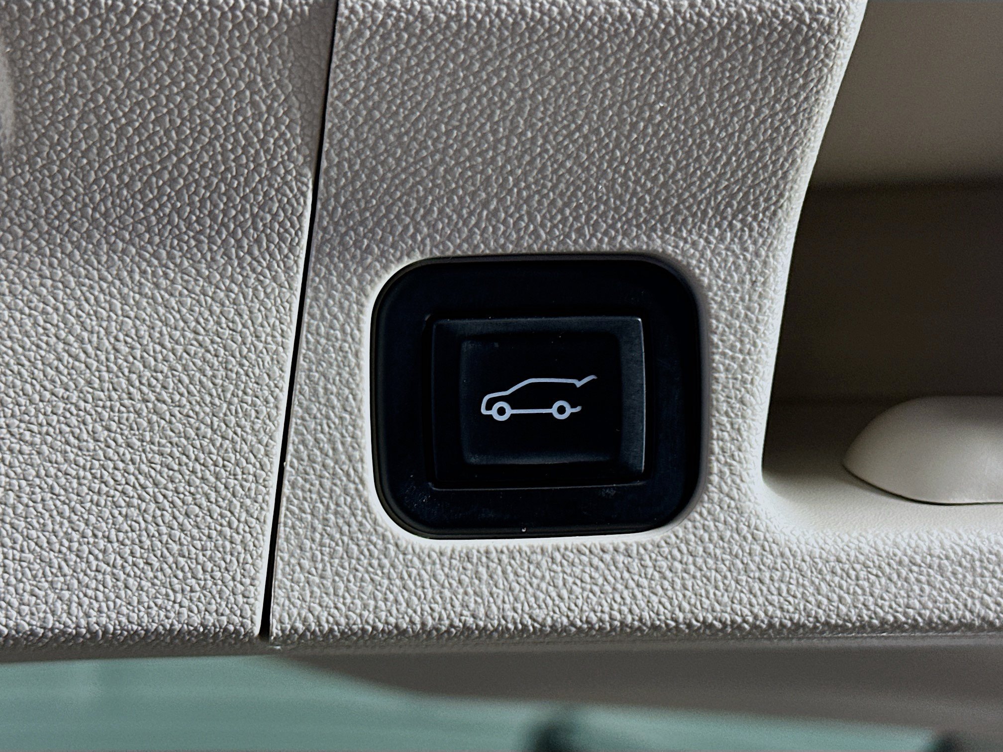 Used 2023 GMC Acadia Denali w/ Denali Ultimate Package FWD image 31