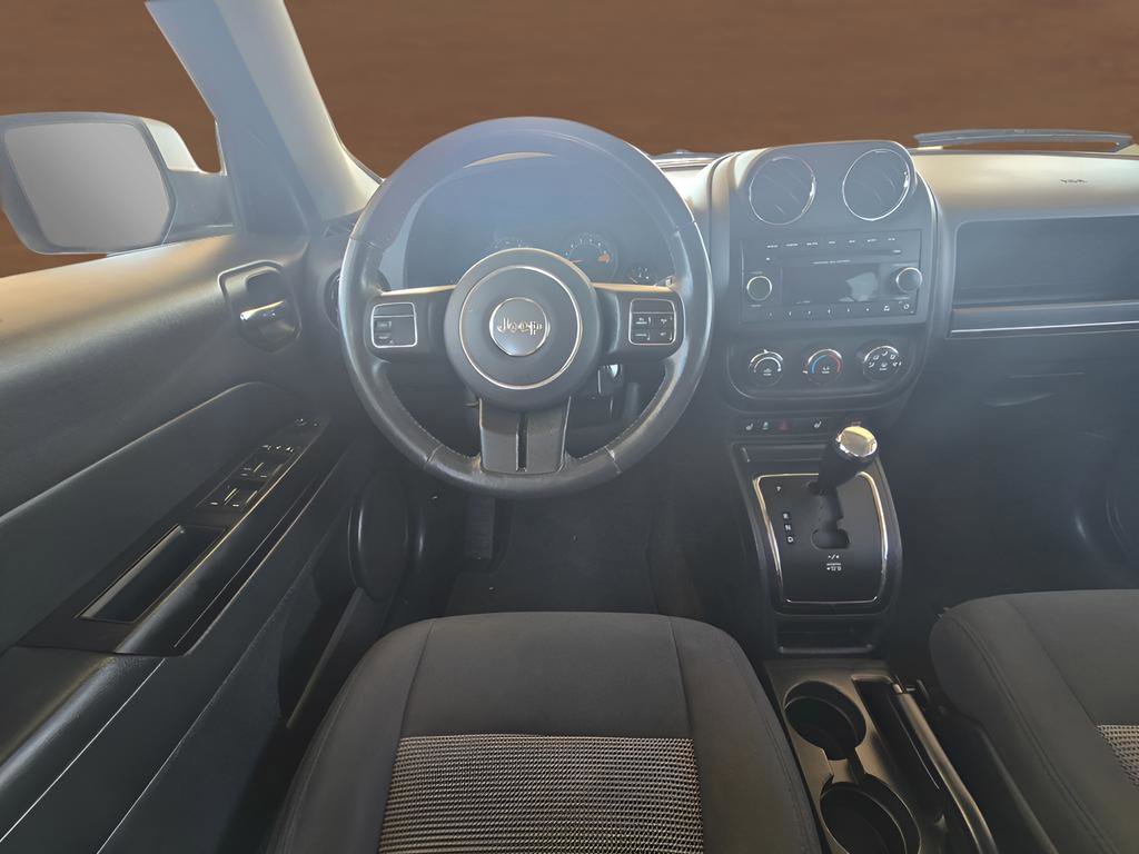 Used 2014 Jeep Patriot Latitude FWD image 33