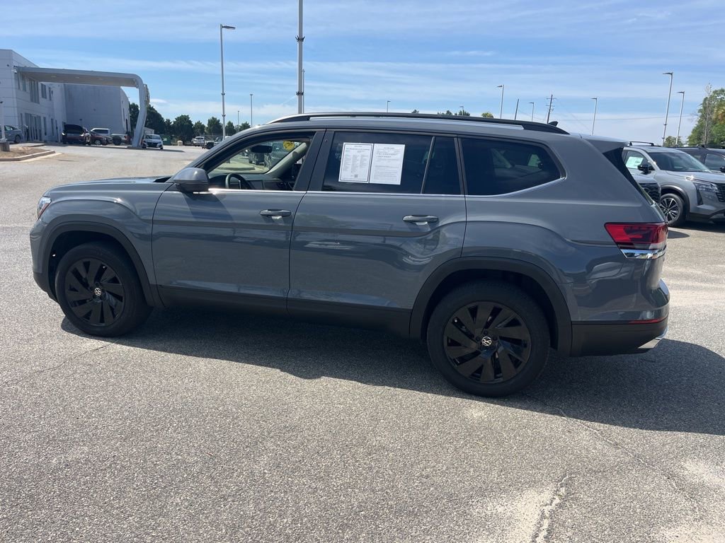Used 2025 Volkswagen Atlas SE w/ Black Wheel Package image 5