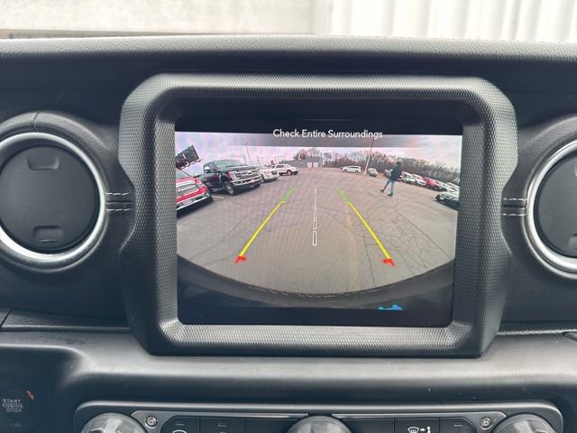 Used 2023 Jeep Wrangler Unlimited Sahara w/ Cold Weather Group image 18