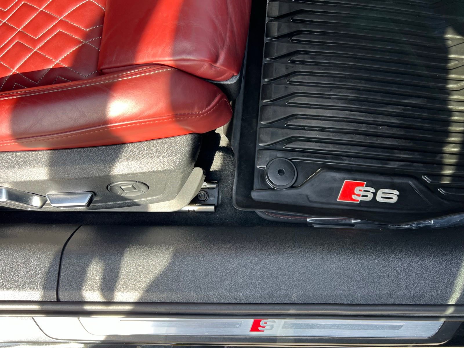 Used 2020 Audi S6 Premium Plus w/ S Sport Package image 57