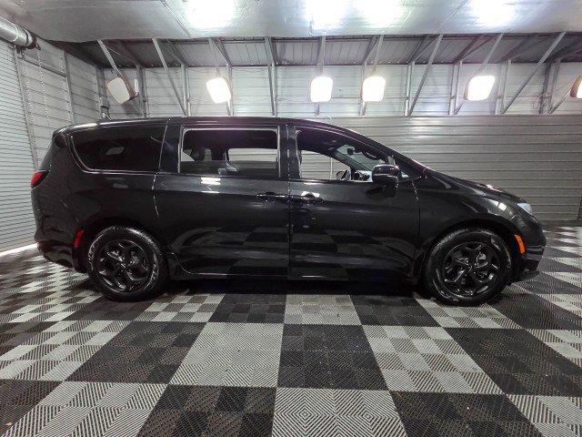 Used 2023 Chrysler Pacifica Touring-L w/ S Appearance Package FWD image 9