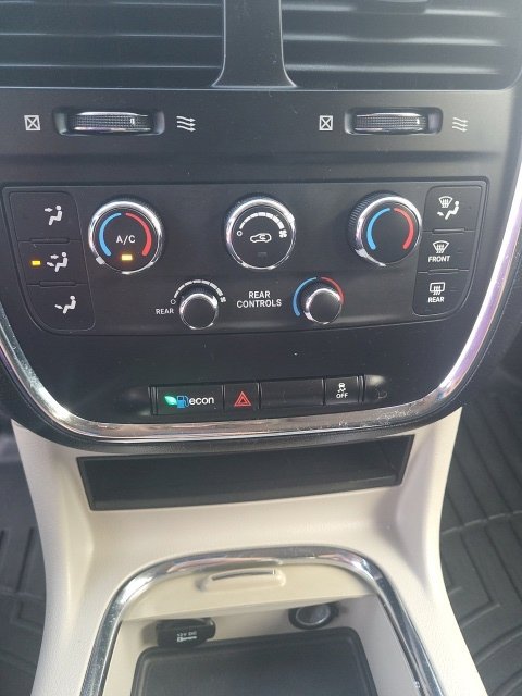 Used 2014 Dodge Grand Caravan SXT FWD image 10