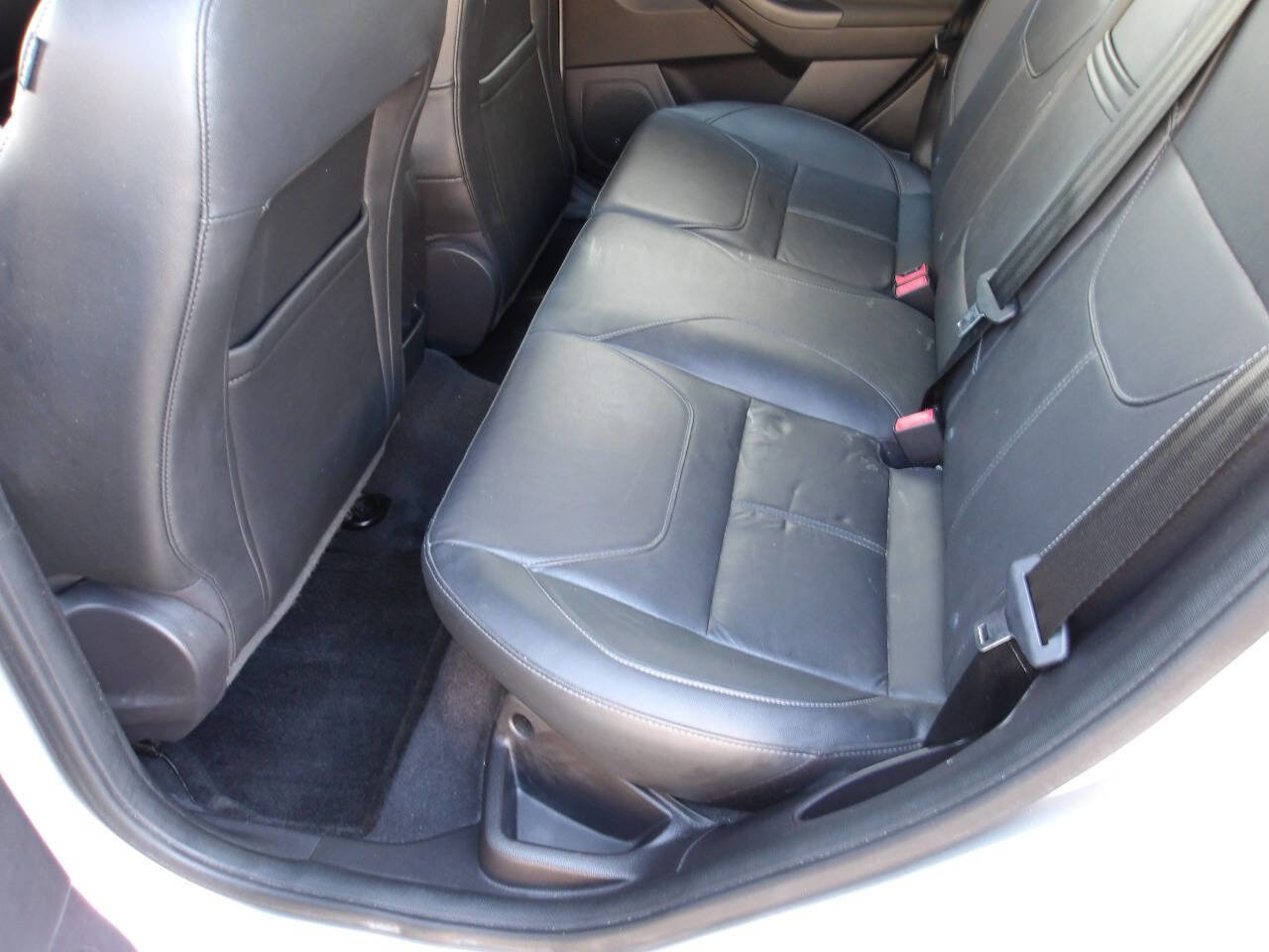 Used 2015 Ford Focus Titanium FWD image 22