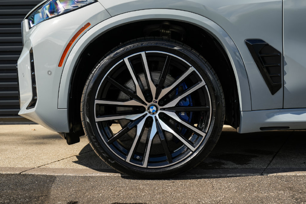 Used 2024 BMW X5 M60i AWD/4WD image 10