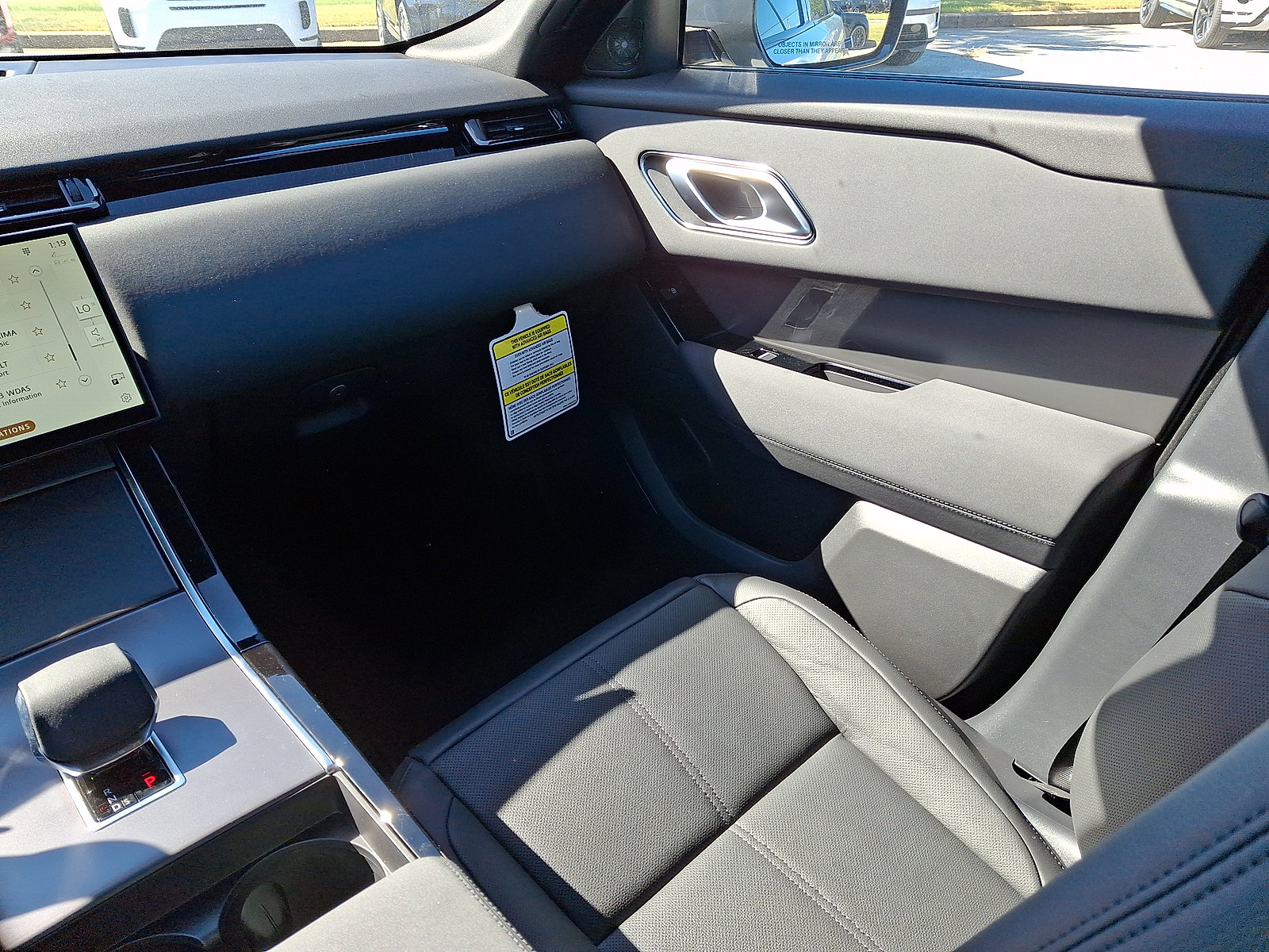 Certified 2025 Land Rover Range Rover Velar Dynamic SE image 14