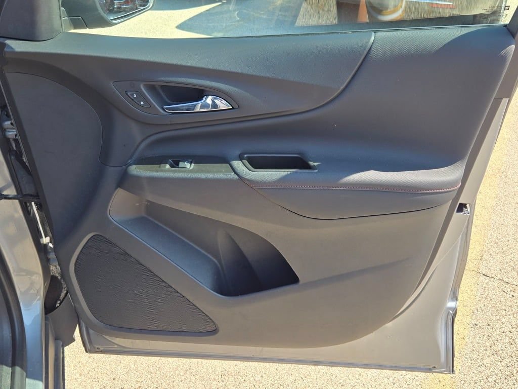 Used 2023 Chevrolet Equinox RS w/ LPO, Floor Liner Package FWD image 6