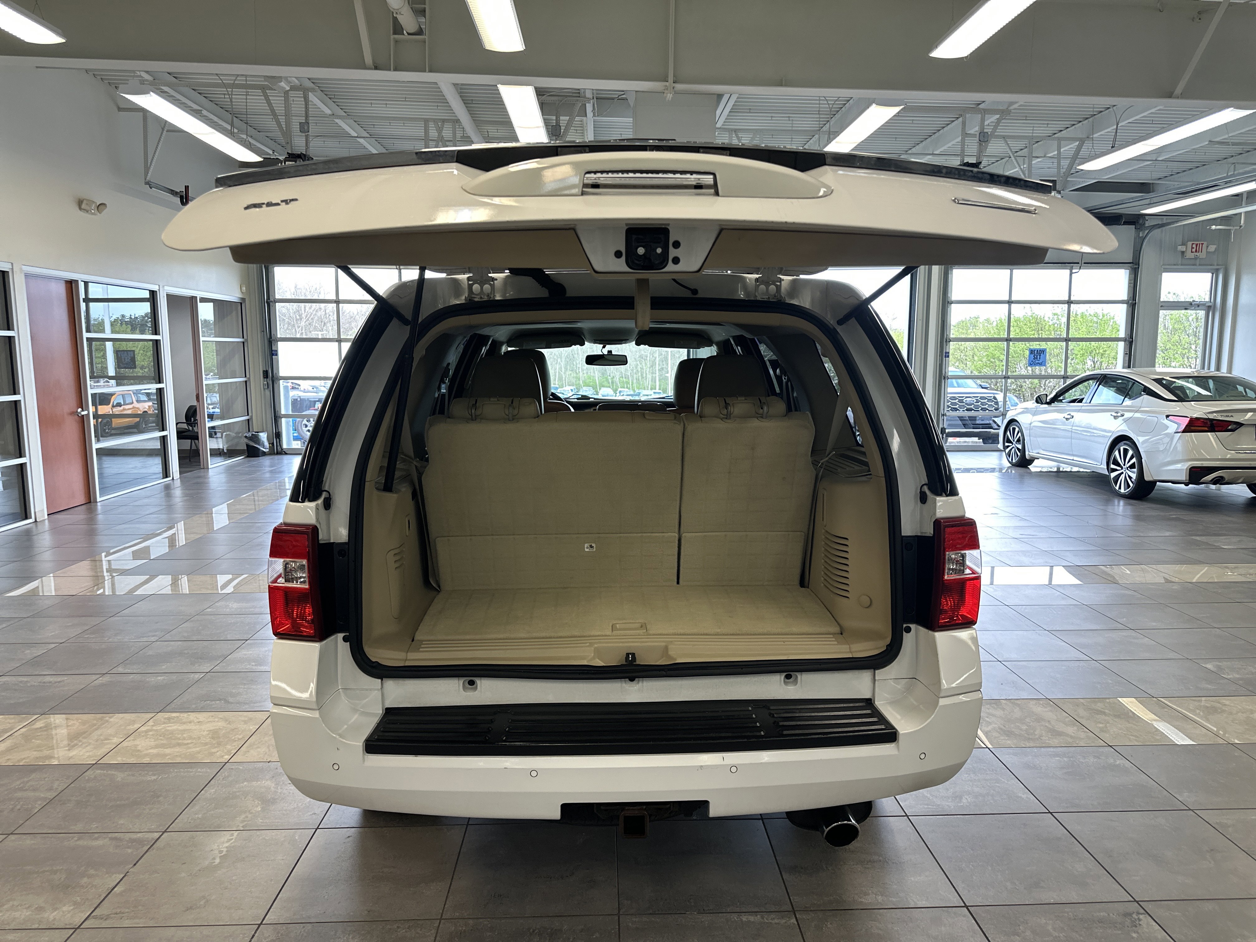 Used 2016 Ford Expedition XLT w/ Equipment Group 202A image 32