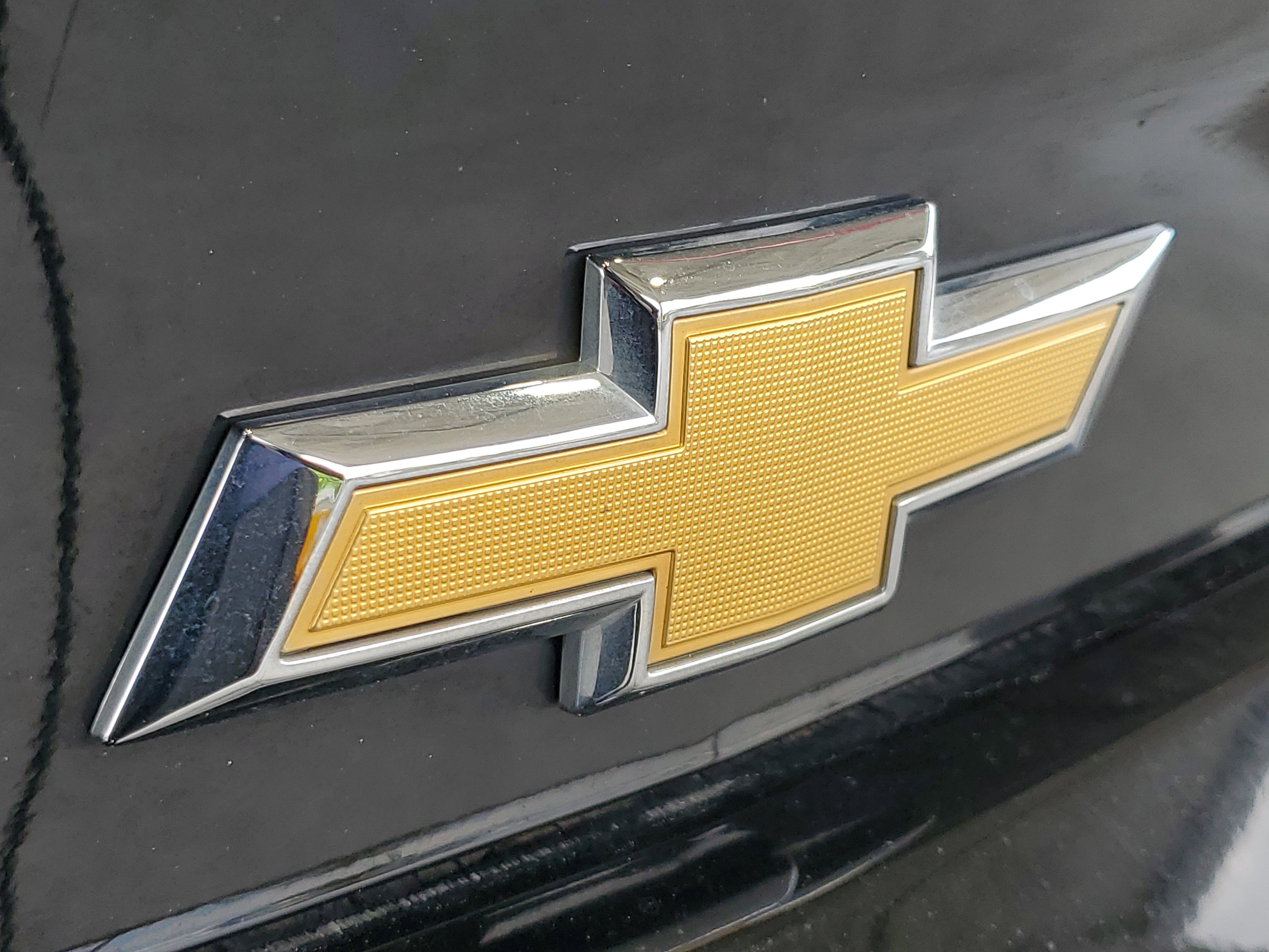 Used 2022 Chevrolet Camaro LS RWD image 6