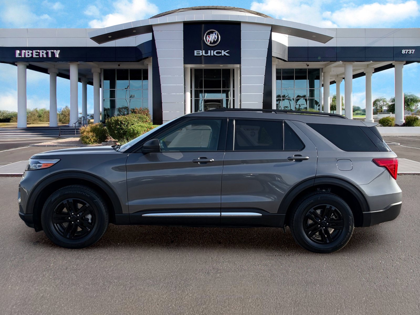 Used 2023 Ford Explorer XLT w/ Class IV Trailer Tow Package AWD/4WD image 7