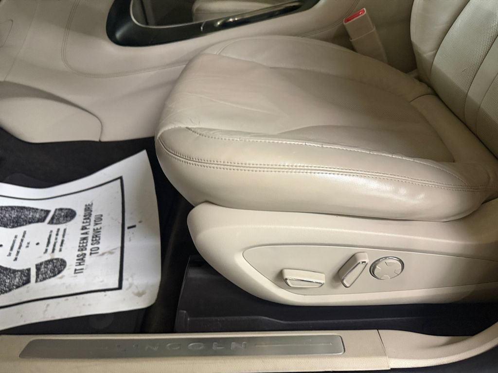 Used 2019 Lincoln MKC Select w/ Select Plus Package FWD image 10
