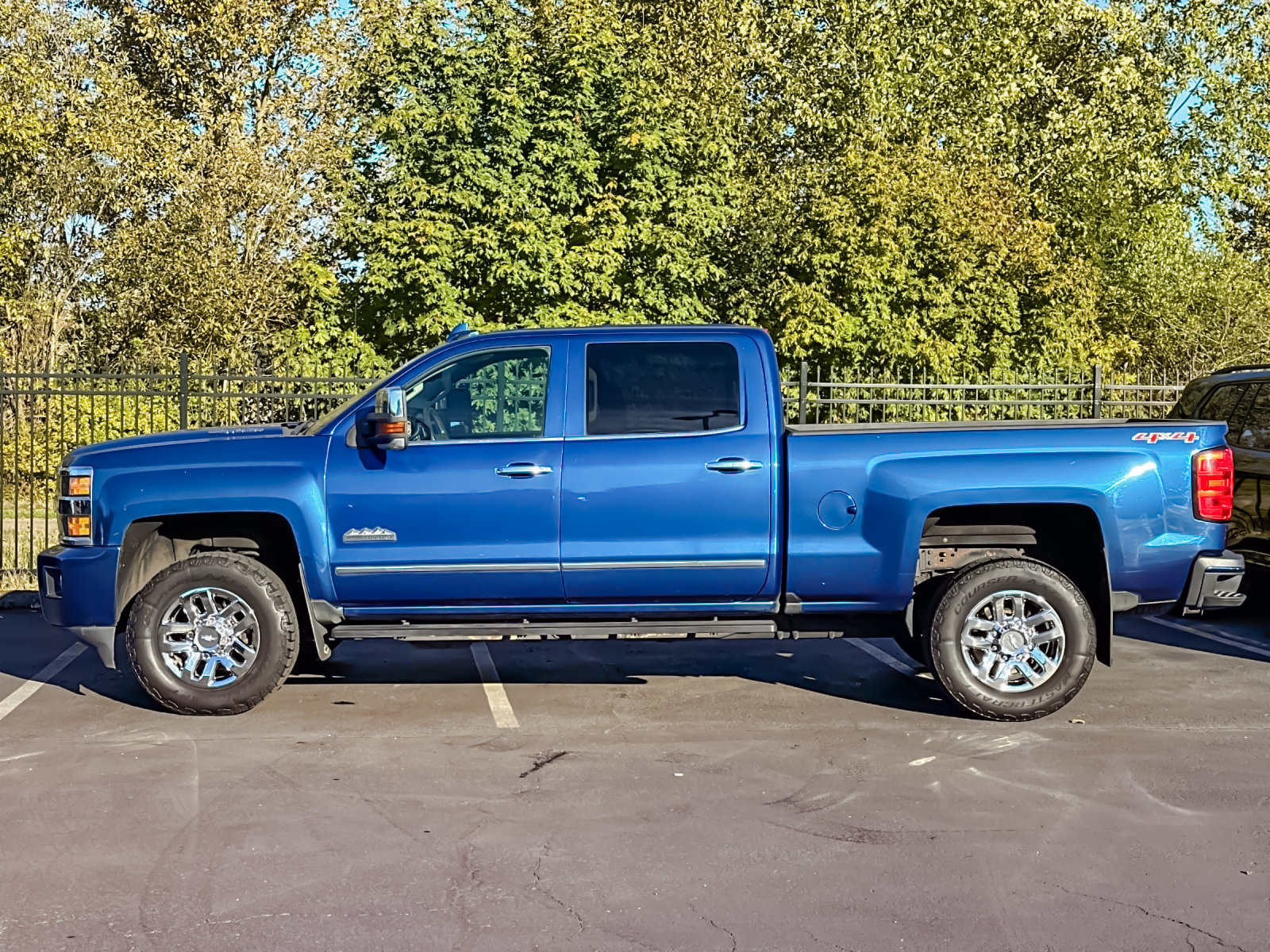 Used 2016 Chevrolet Silverado 3500 High Country w/ High Country Premium Package AWD/4WD image 6