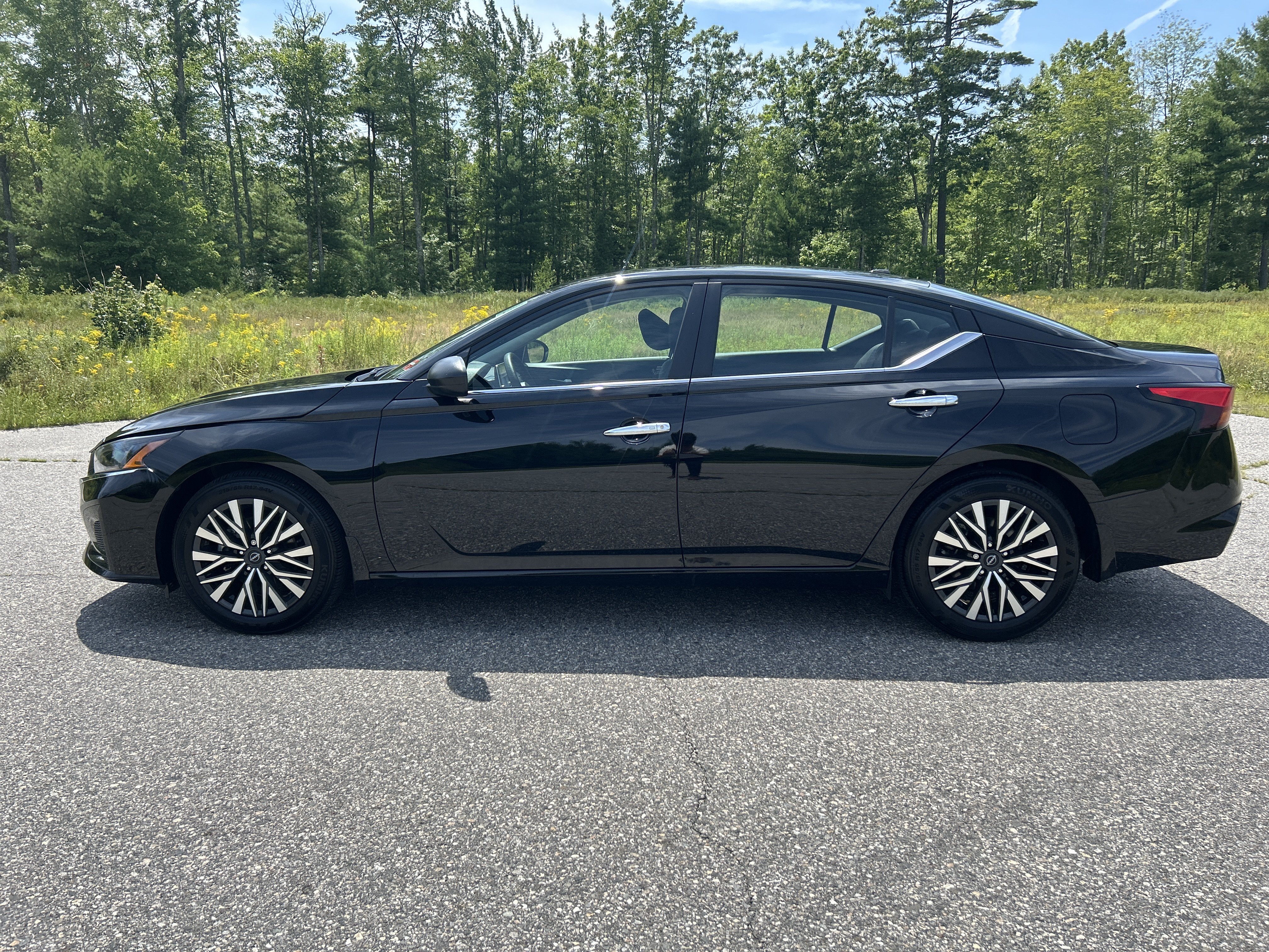 Certified 2025 Nissan Altima 2.5 SV FWD image 9