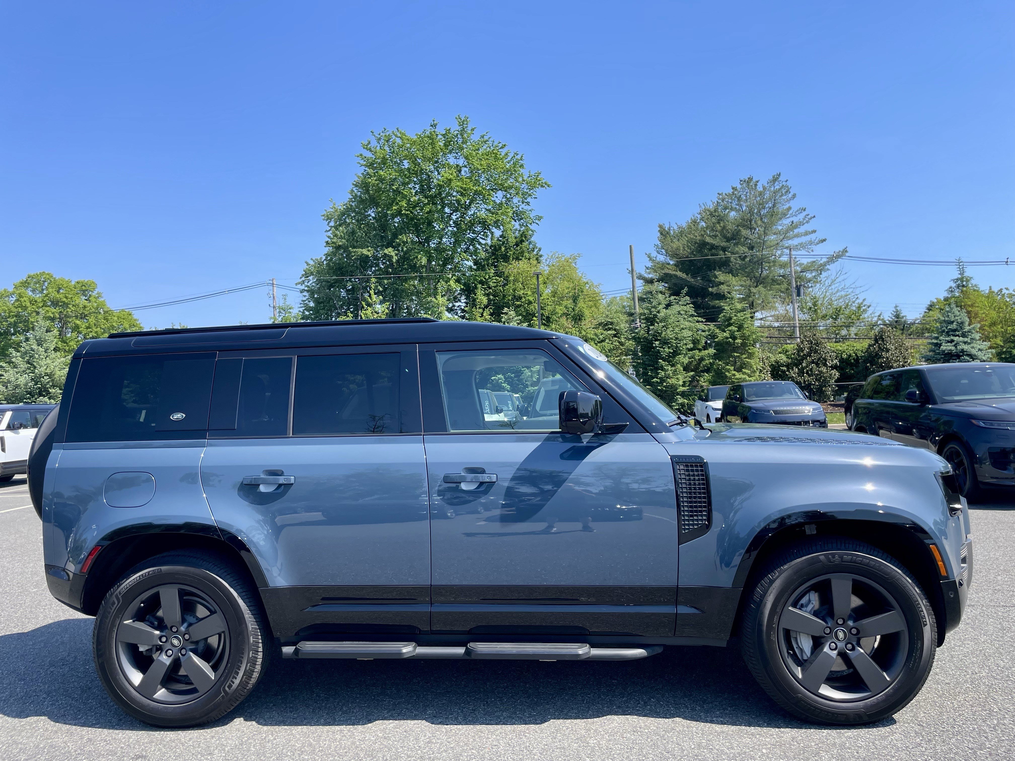 Used 2024 Land Rover Defender 110 X-Dynamic SE AWD/4WD image 4