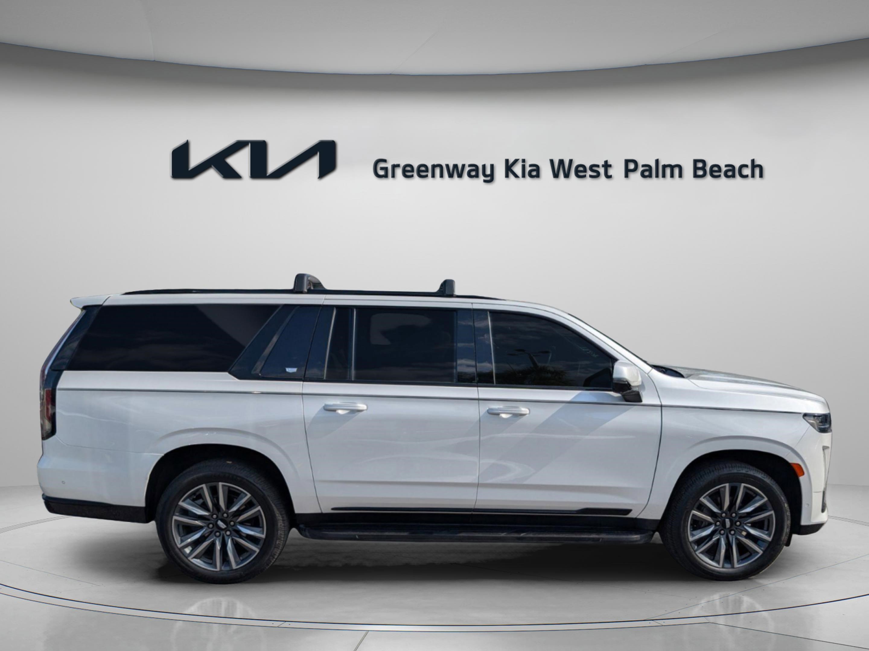 Used 2022 Cadillac Escalade ESV Sport RWD image 8
