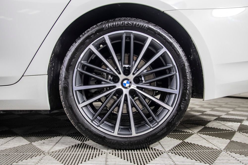 Used 2021 BMW 530e w/ Convenience Package image 40