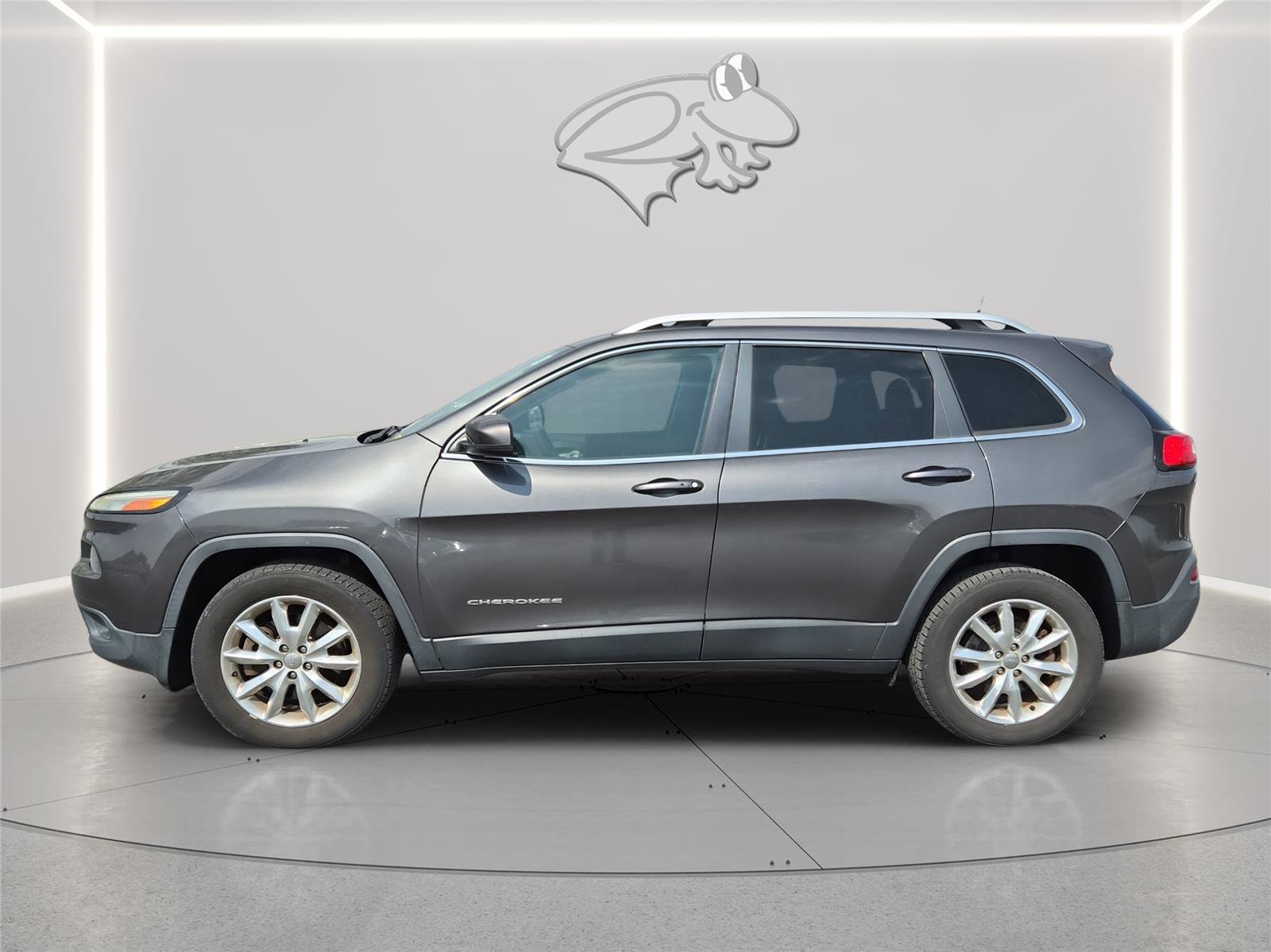 Used 2016 Jeep Cherokee Limited AWD/4WD image 3