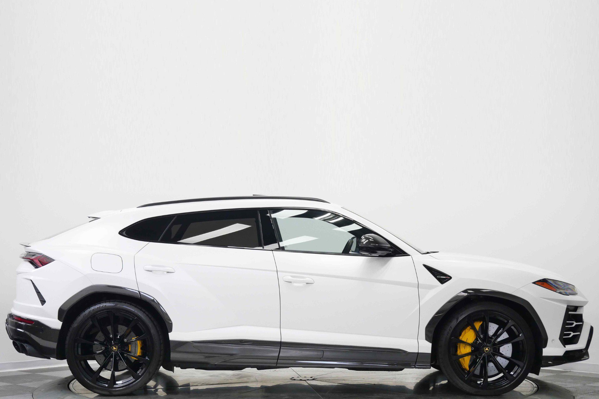 Used 2021 Lamborghini Urus AWD/4WD image 2